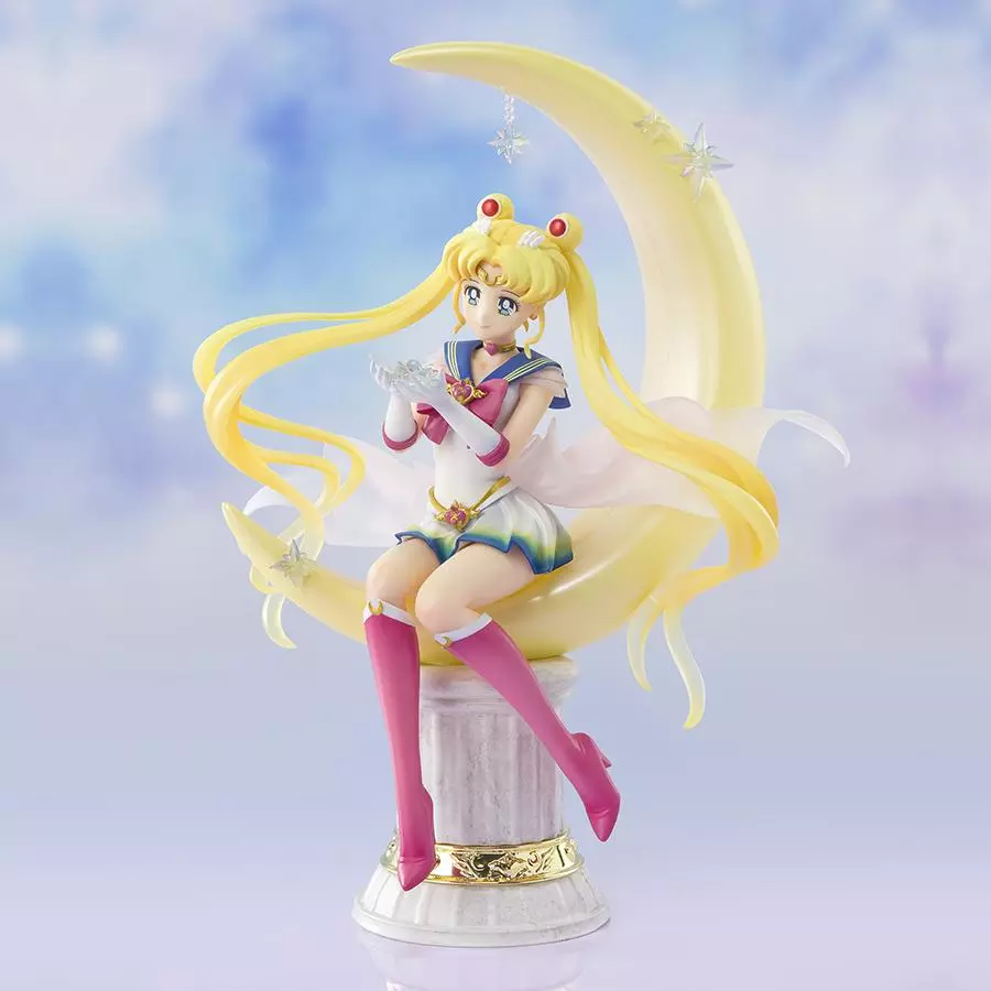 Super Sailor Moon Bright Moon & Legendary Silver Crystal Figuarts Zero Chouette Figure