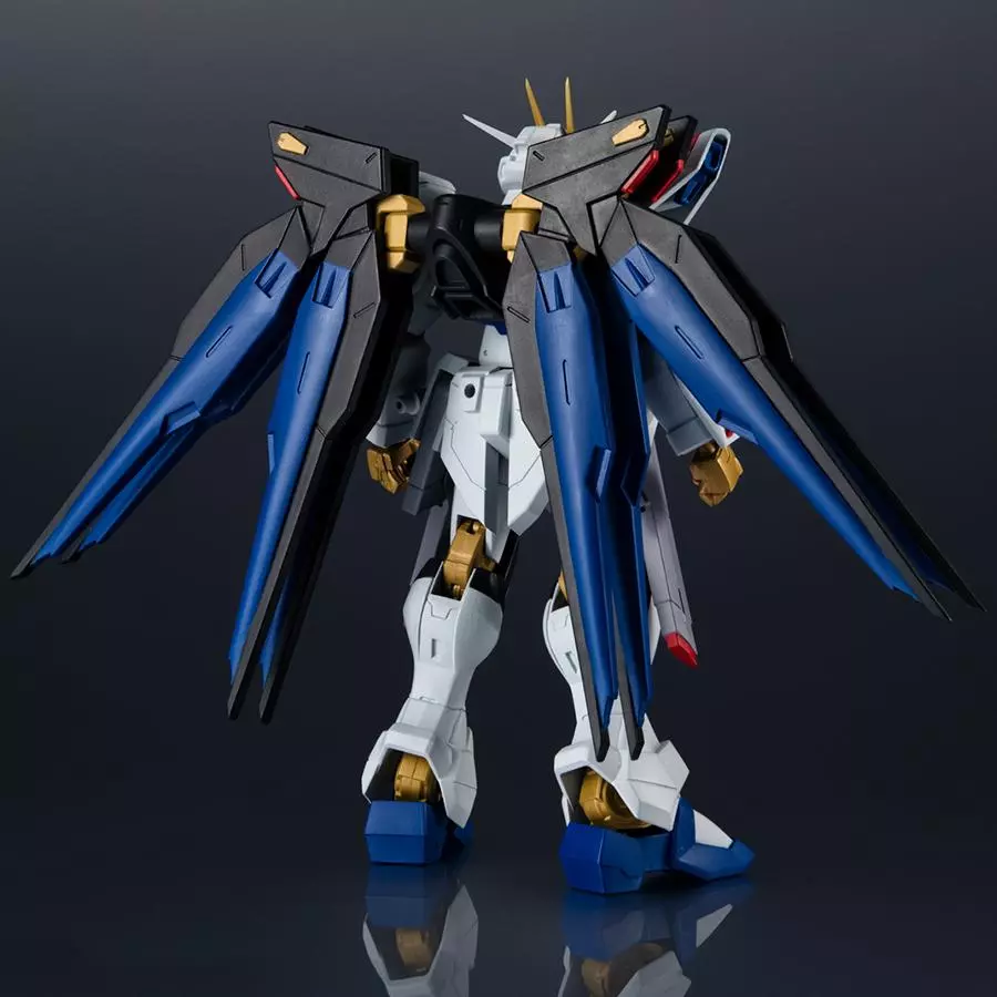 ZGMF-X20A Strike Freedom Gundam Gundam Universe Bandai Figure