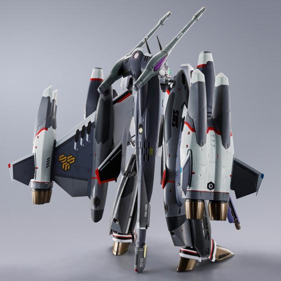 Macross Frontier: The False Songstress / Figur VF-25F Tornado Messiah Valkyrie Alto Saotome Use Revival Ver. DX Chogokin