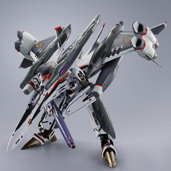 Macross Frontier: The False Songstress / Figur VF-25F Tornado Messiah Valkyrie Alto Saotome Use Revival Ver. DX Chogokin